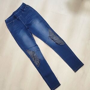 Blue jean with fishnet detail